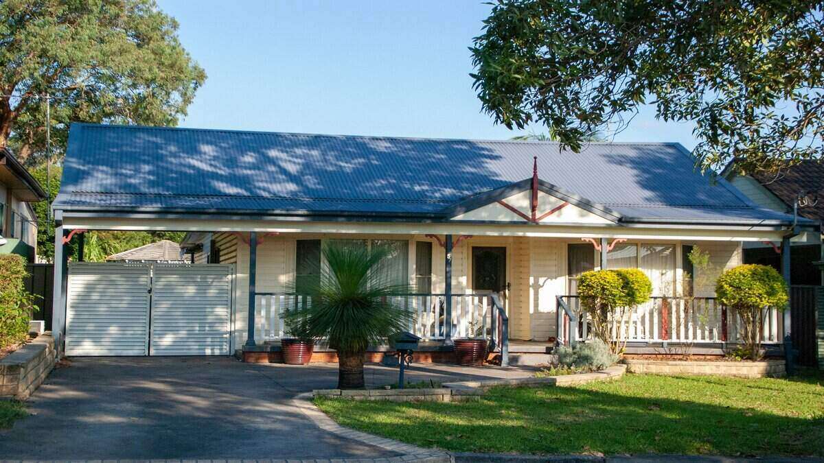 National median property price cracks $900,000